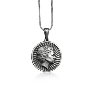 Queen Elizabeth II Coin Necklace, Queen Of England Memorial Necklace in Silver, Sassenach Jewelry For Family, Medallion Necklace For Dad