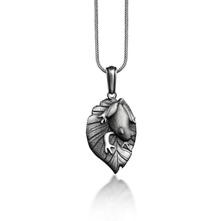 Frog on leaf pendant in 925 sterling silver, Oxidized nature ınspired necklace for men, Forest necklace for best friend