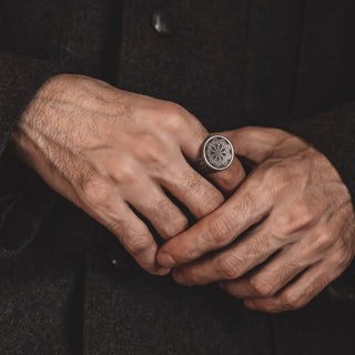 Geometric Flower Sihnet Ring For Men in Sterling Silver, Floral Family Ring, Engraved Men Ring, Nature Jewelry, Dainty Ring, Memorial Gift