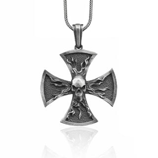 Skull in middle of crusader cross pendant necklace for men, Gothic cross mens necklace in silver, Knight templar pendant